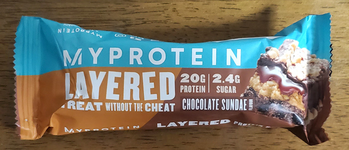 レイヤードプロテインバーチョコレートサンデーパッケージ