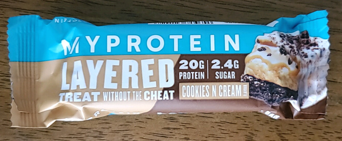 レイヤードプロテインバークッキーアンドクリームパッケージ