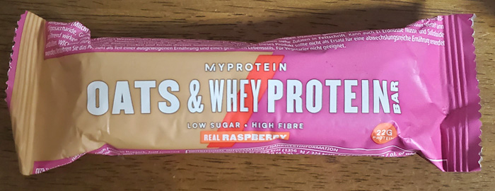 オーツ&ホエイプロテインバーリアルラズベリーパッケージ