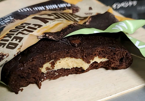 gooey_filled_cookieダブルチョコレート&ピーナツバター断面